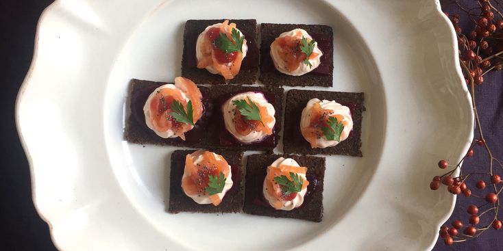 CANAPE BETTRAVE SAUMON FUME